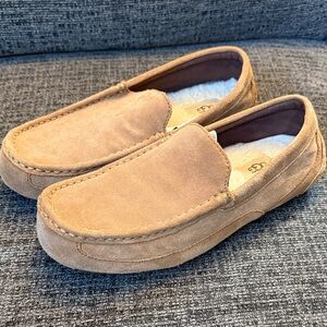 UGG Alder Men's Light Brown Suede Slip-Ons men’s size 9